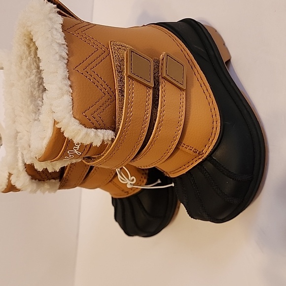 Cat and Jack brand winter boots for toddlers, size 6 - Picture 4 of 7